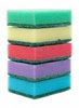 4928451-couleur-eponges-pour-vaisselle-a-tour-sur-fond-blanc.jpg
